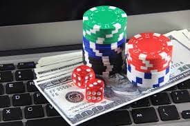 linetogel88 interface showing live Liga 1 scores alongside slot game